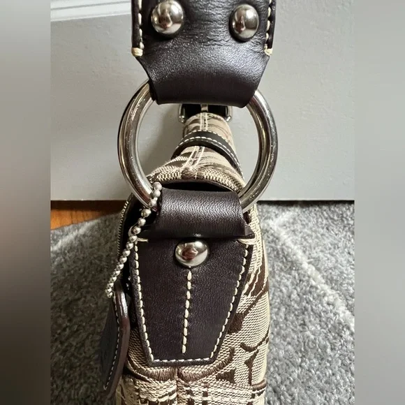 Coach Vintage CC Signature canvas and leather shoulder bag - Picture 7 of 16